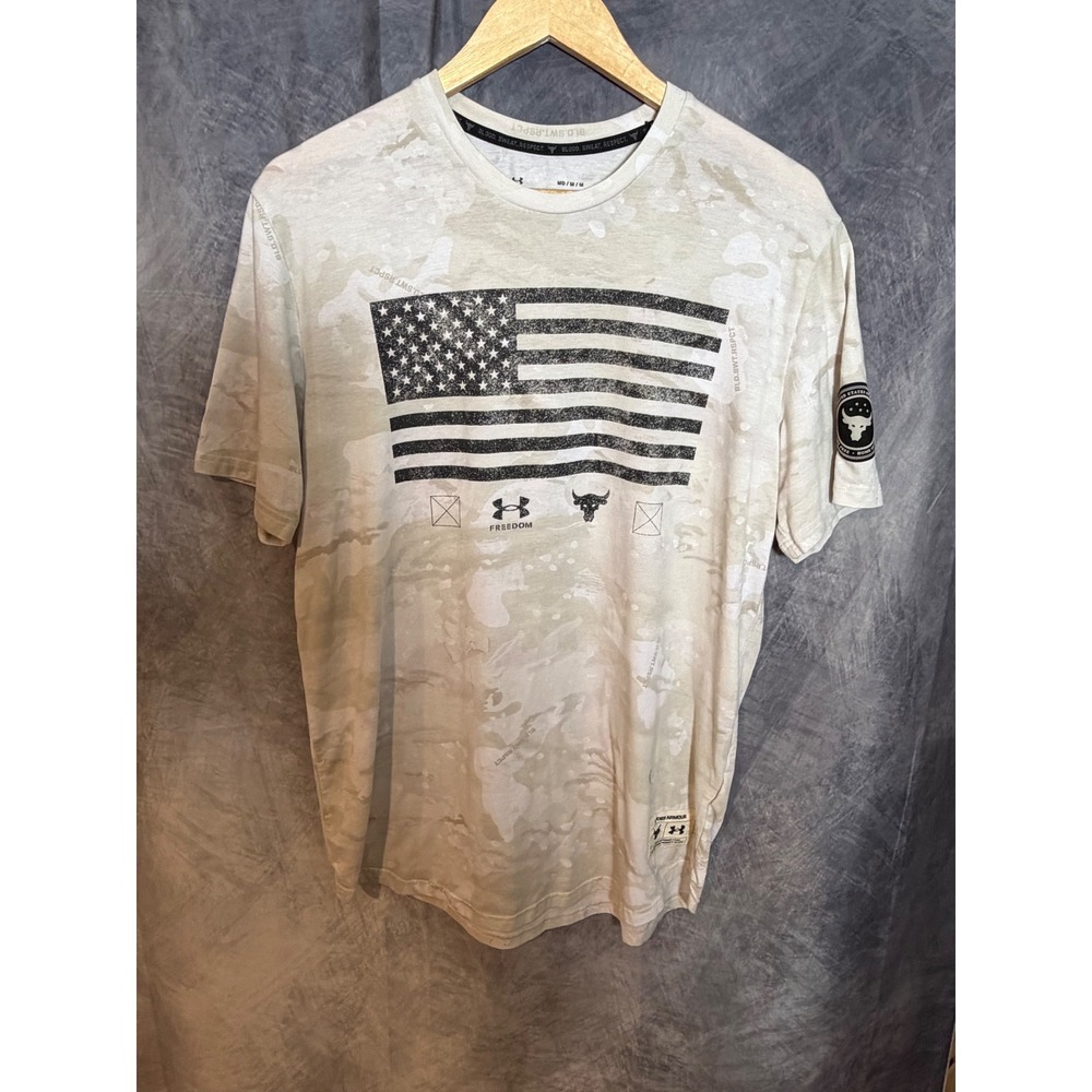 Under Armour Project Rock Mens Freedom Camo American Flag T-Shirt Tan Medium